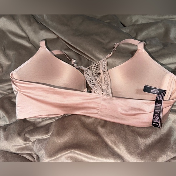 Victoria’s Secret Bra - 38D - Picture 2 of 2
